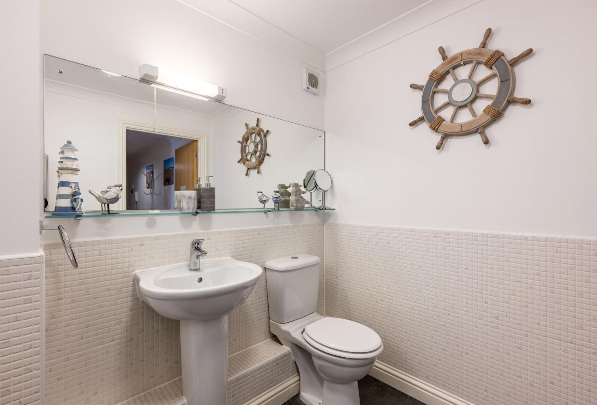 8 Spinnakers In Fistral, Newquay Holiday home